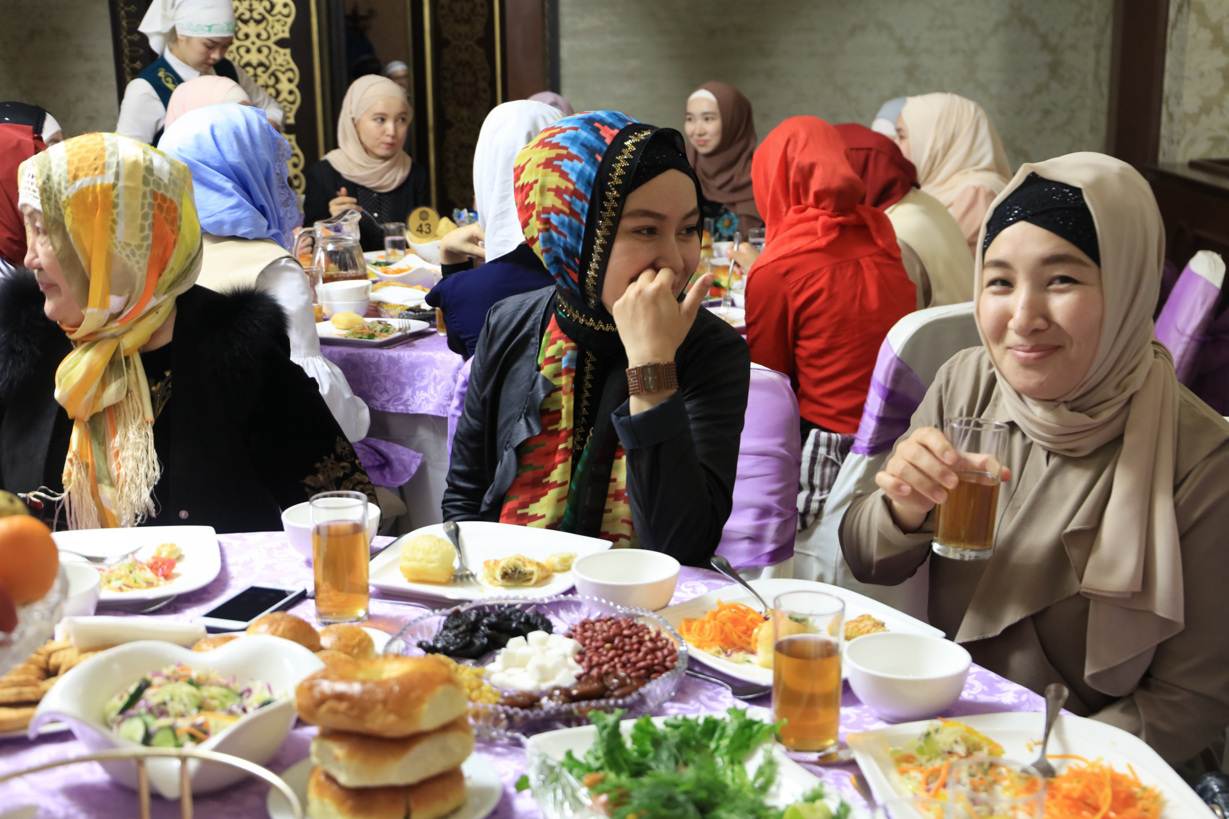 финики на сухур. рамазан iftar. стол на рамадан. пост финики финики рамадан. Ramadan финики.