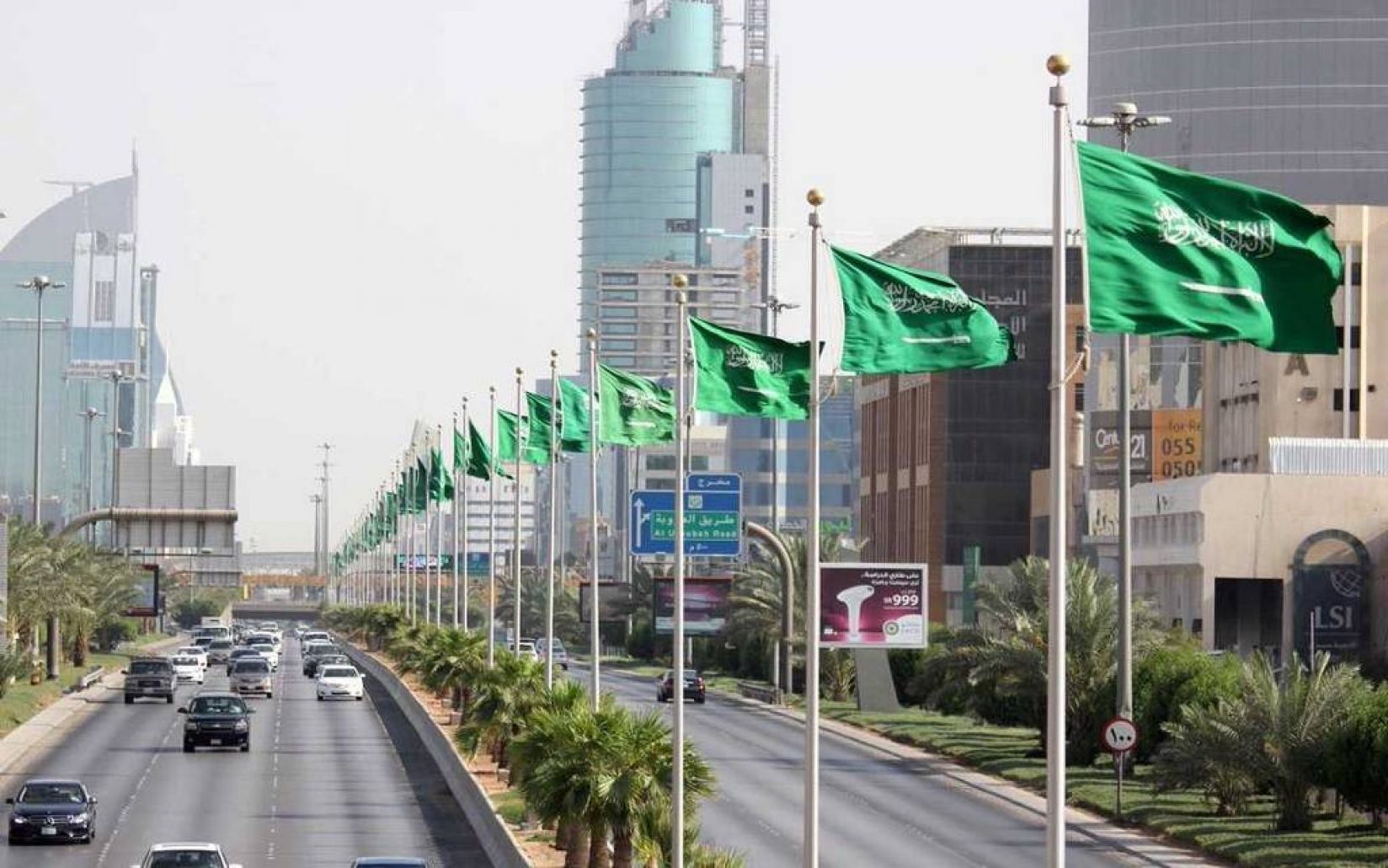 Саудовская аравия развитая. Саудовская Аравия столица Эр-Рияд. Эр-Рияд Саудовская Аравия туристы. Эр Рияд улицы. Эр Рияд флаг Саудовской Аравии.